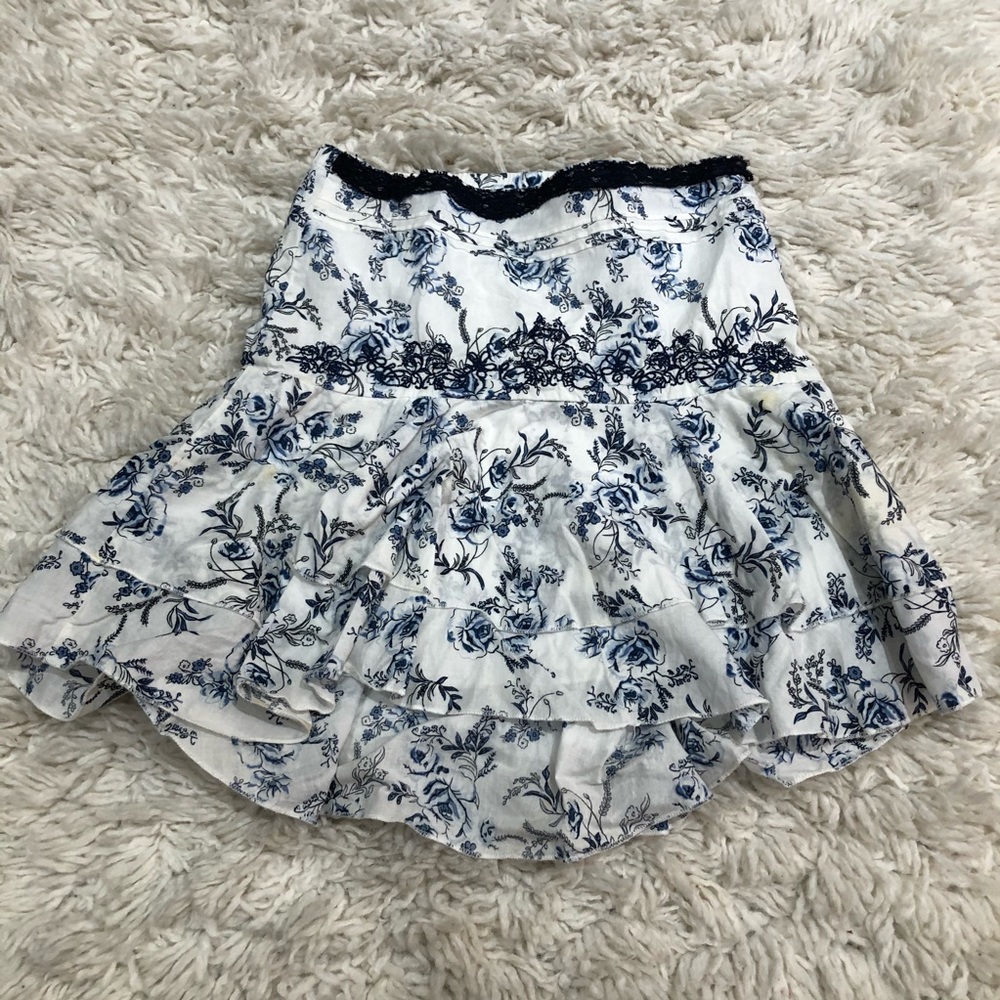 Mary-Kate and Ashley - Floral skirt